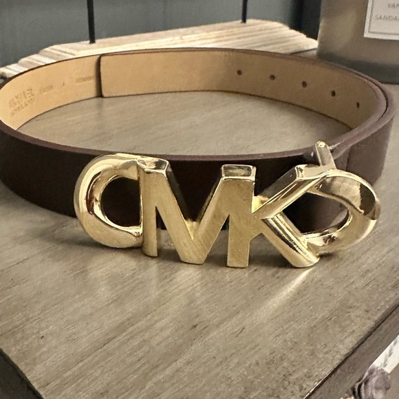 Michael Kors MK Gold Logo Brown Leather Belt - Picture 2 of 5